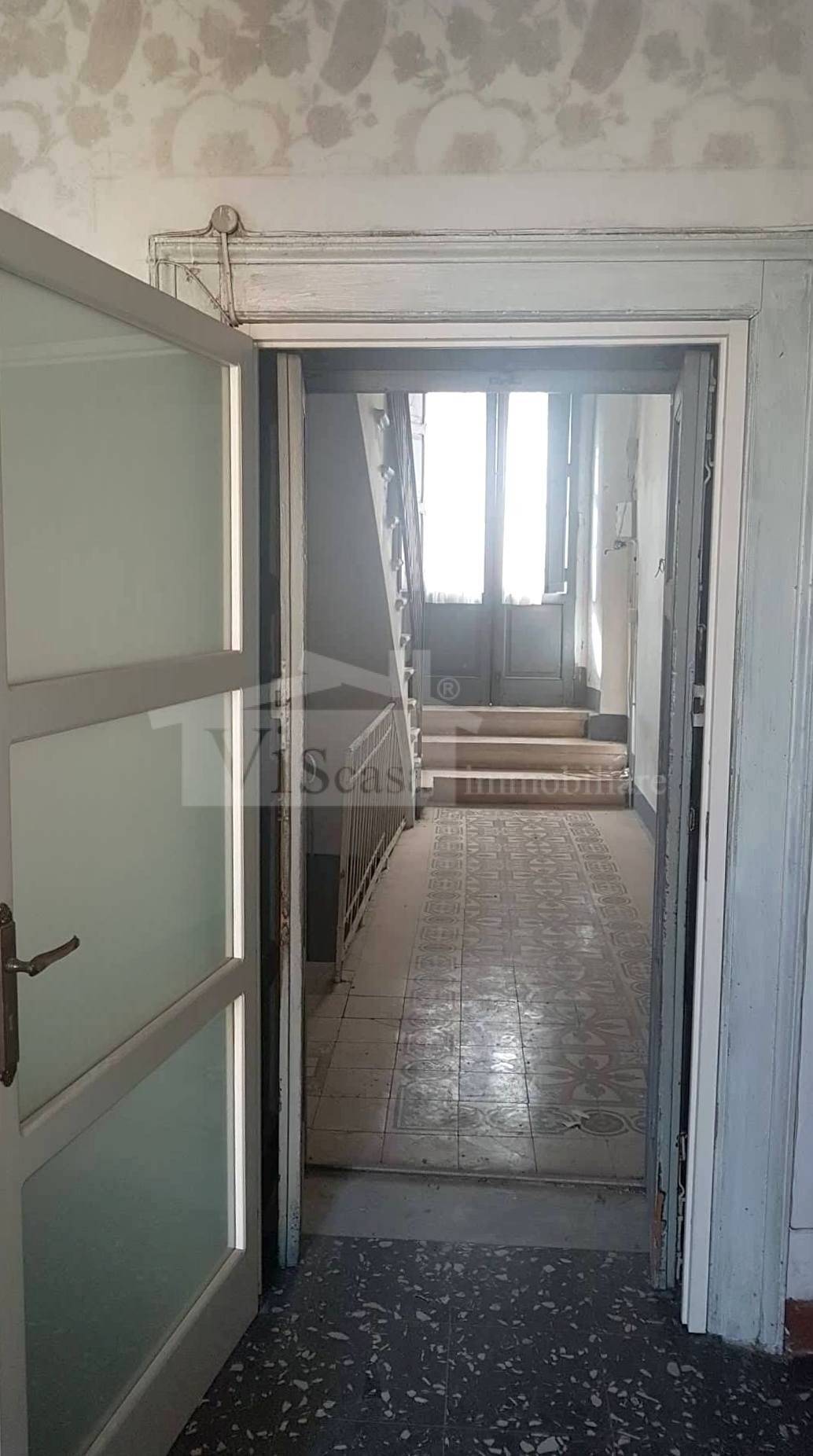 INTERO STABILE 350 mq – possibilità creazione 3 appartamenti con ascensore