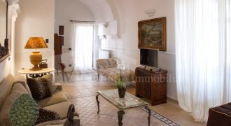 Luminoso 4 vani ristrutturato con terrazza in palazzo storico