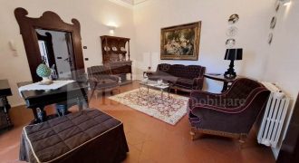 Prestigioso appartamento con terrazzo in palazzo storico