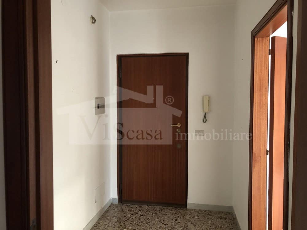 Ampio quadrivani doppi accessori con box auto