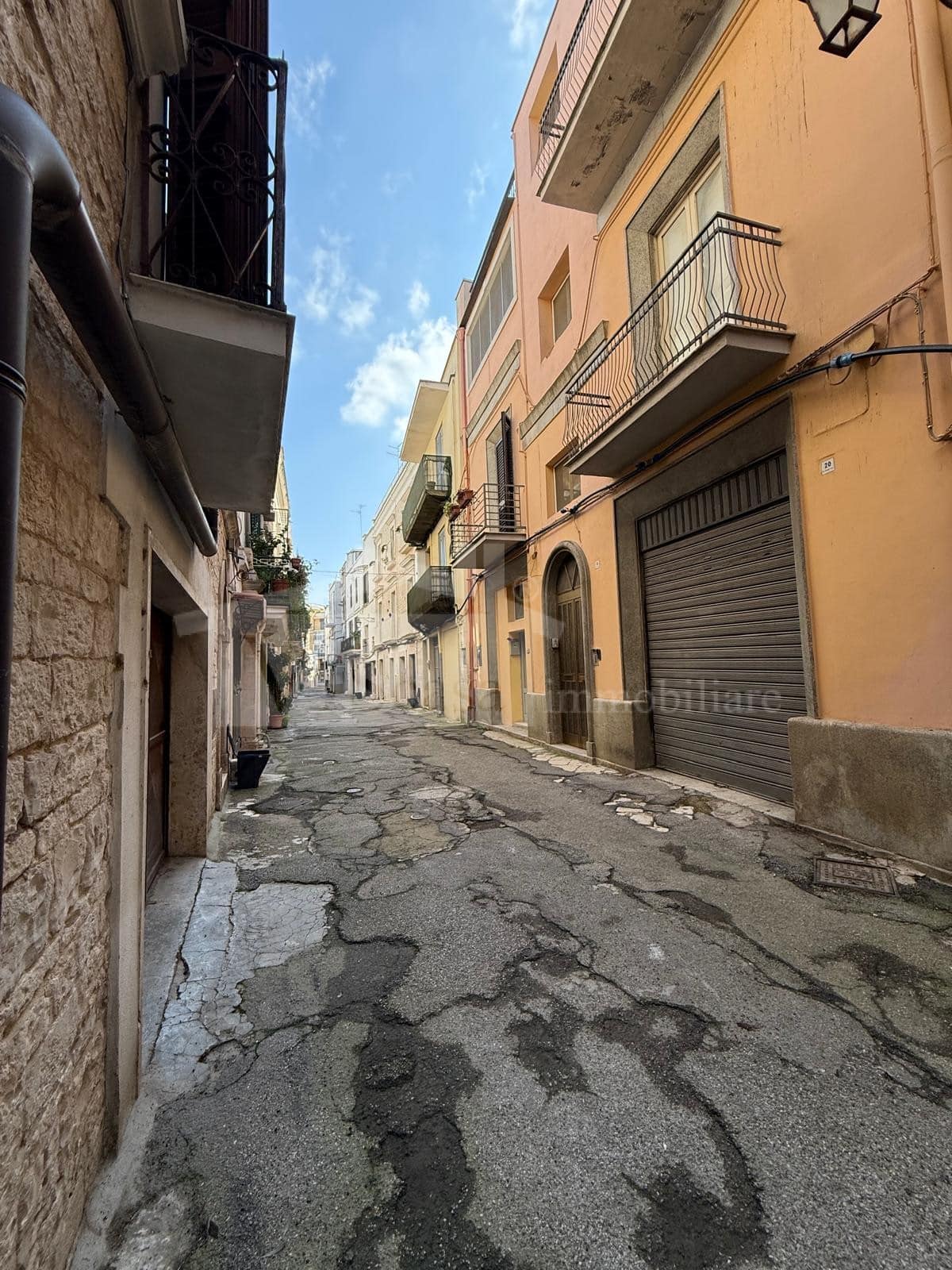 Ab. indipendente da ristrutturare con cantinola