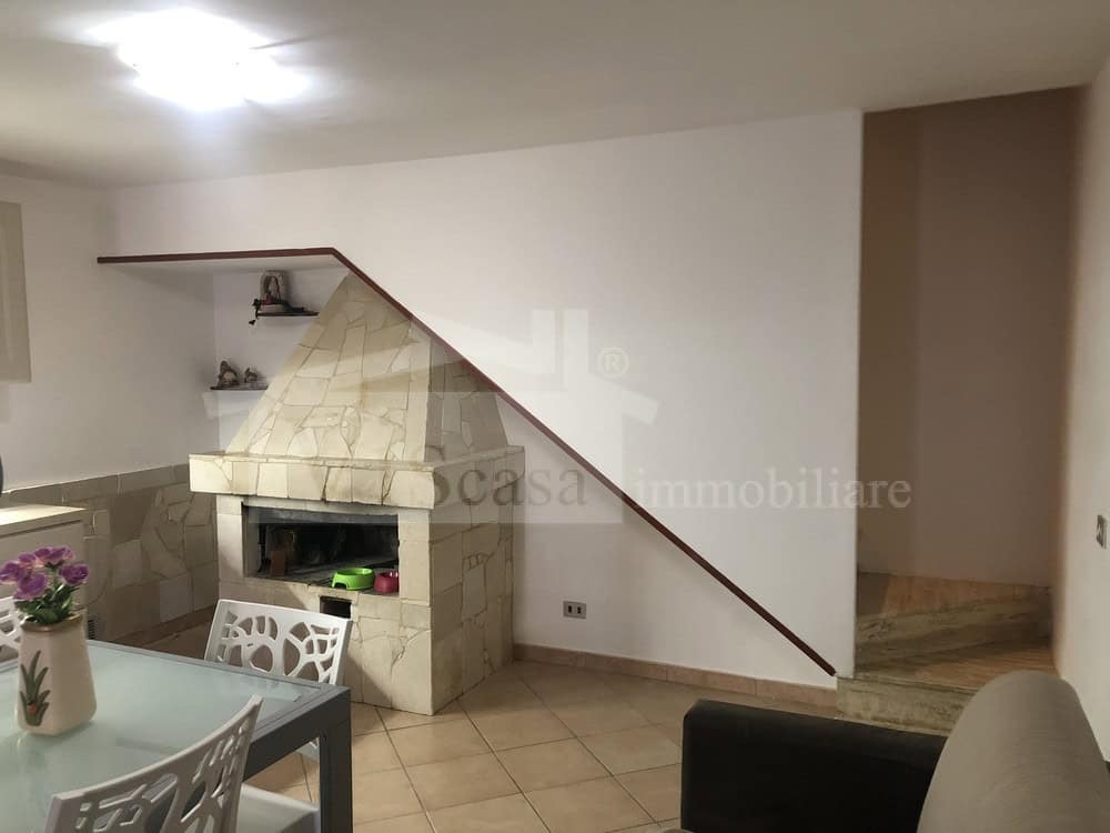Villa a schiera bilivelli con giardino