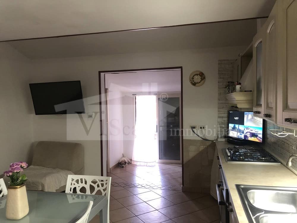 Villa a schiera bilivelli con giardino