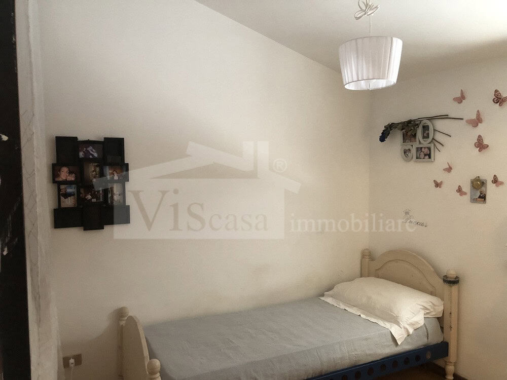 Villa a schiera bilivelli con giardino