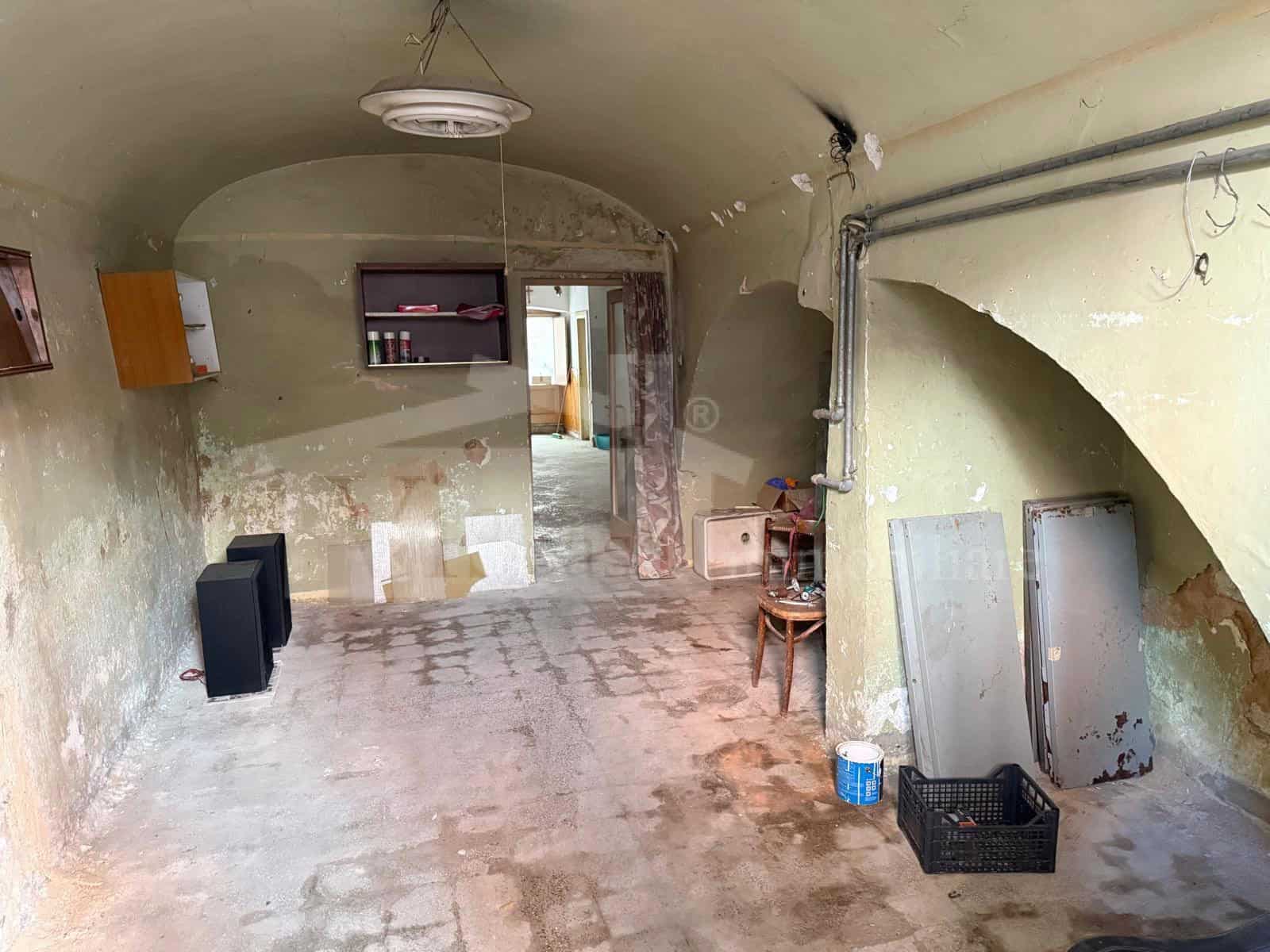 Due locali piano terra – ottima posizione