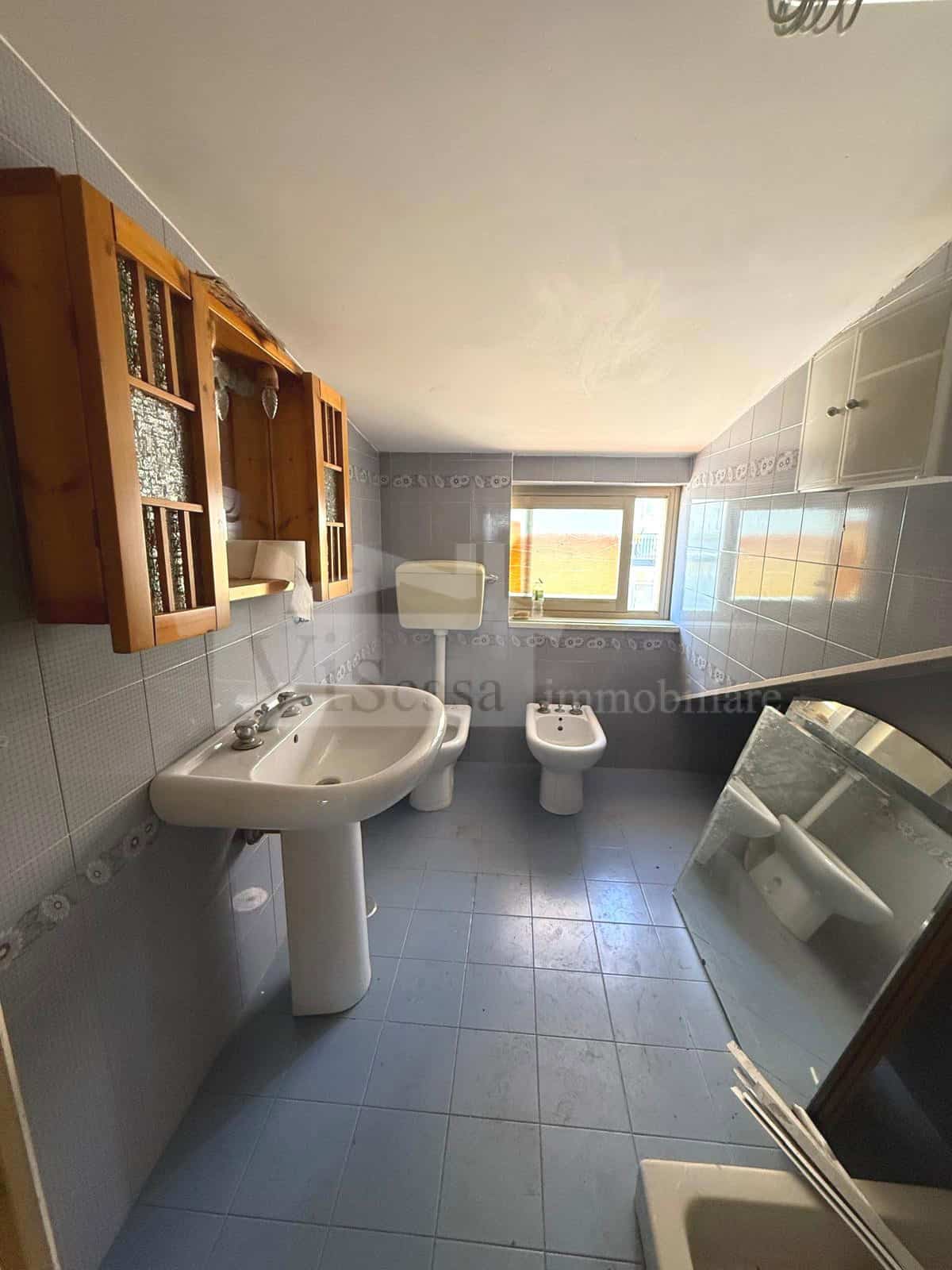 Mansarda con terrazzino, da ristrutturare