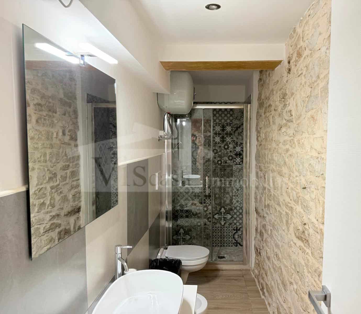 AB. INDIPENDENTE CON BOX TERRAZZO e MONOLOCALE – IN VENDITA ARREDATA