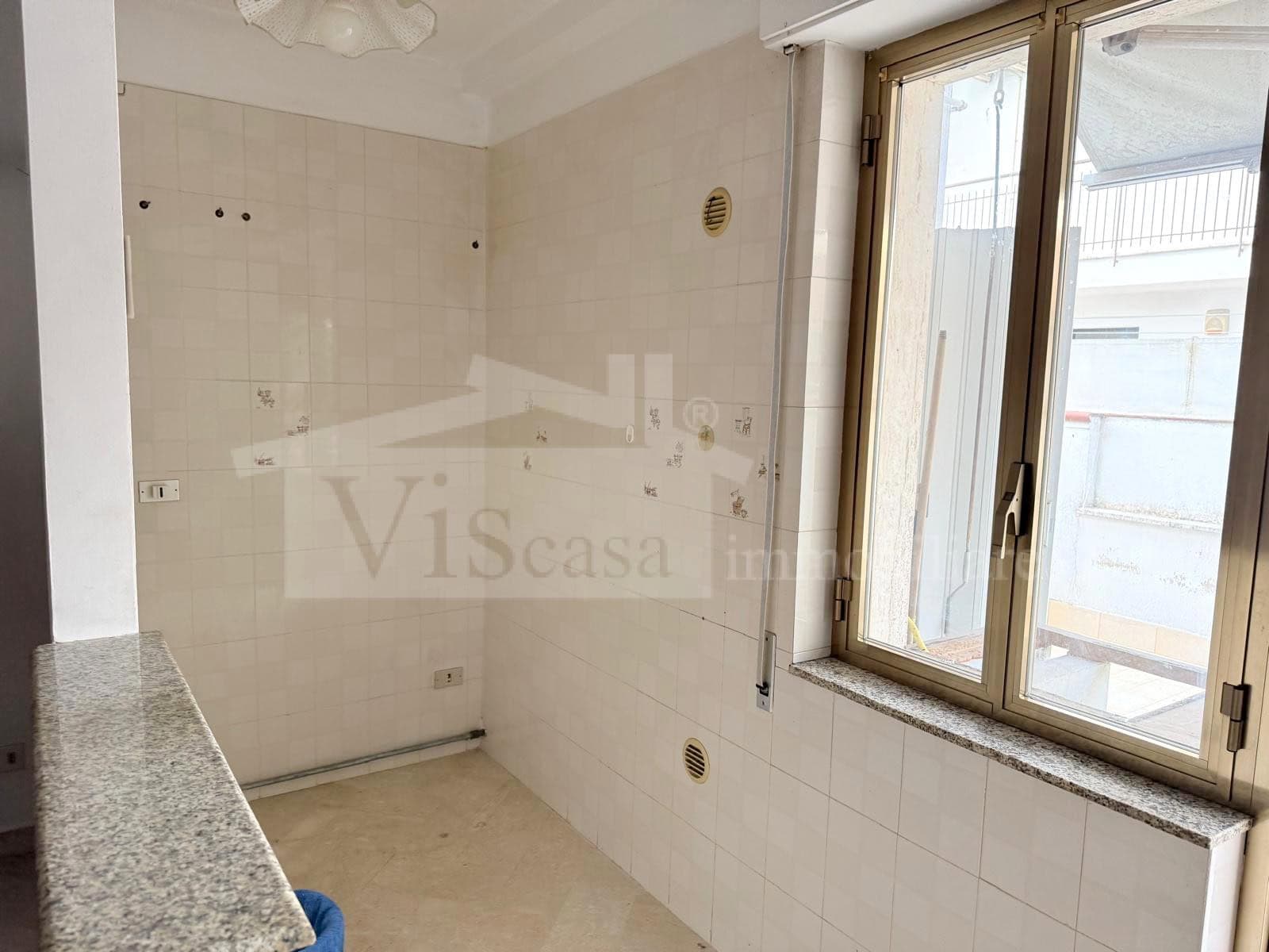 Ab. indipendente con tavernetta mansarda e ampi spazi esterni