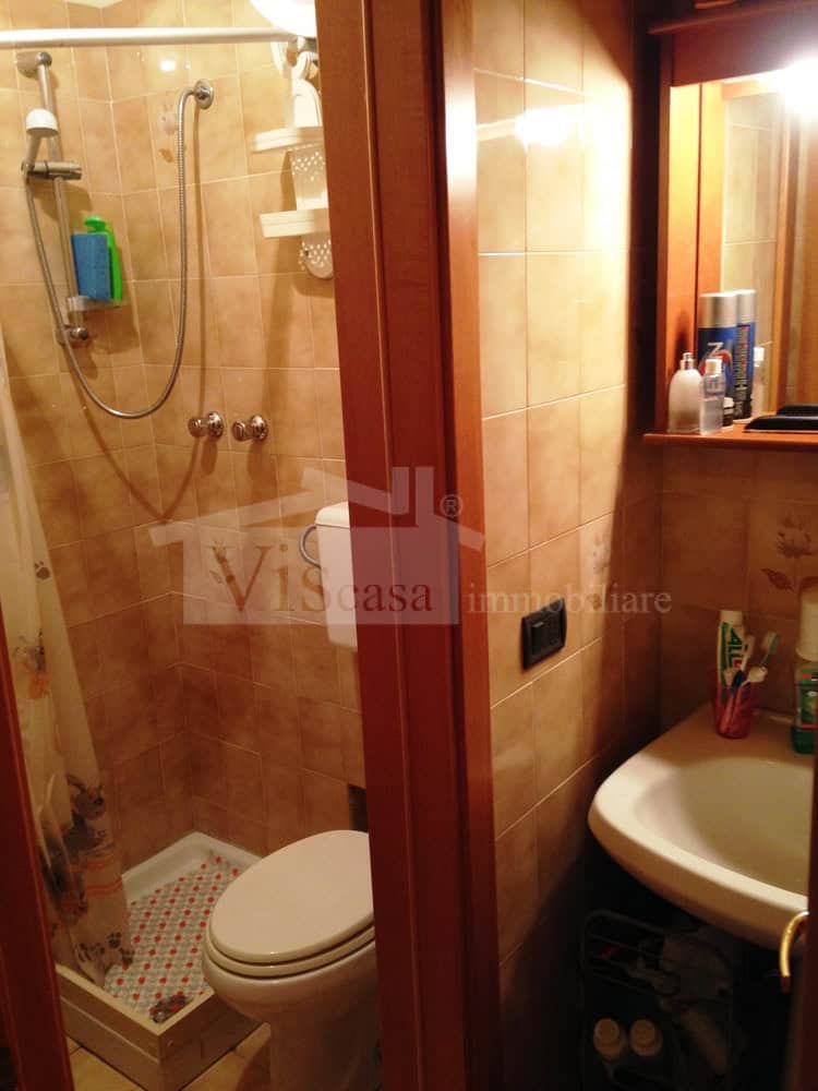Villa a schiera su due livelli con giardino
