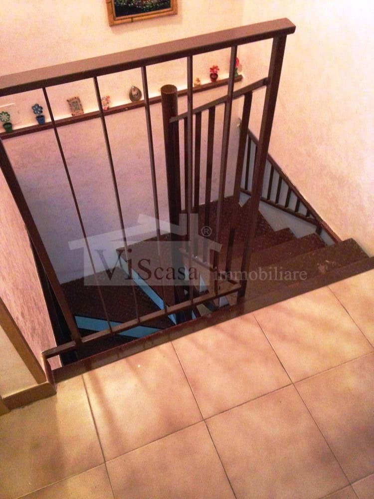 Villa a schiera su due livelli con giardino
