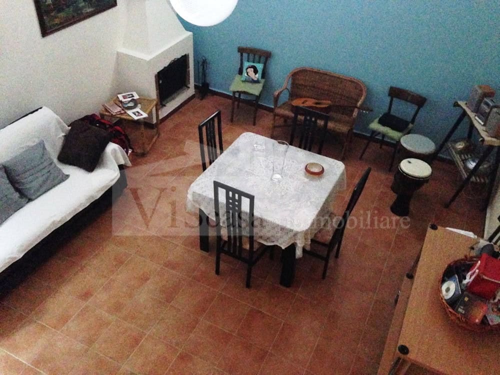 Villa a schiera su due livelli con giardino