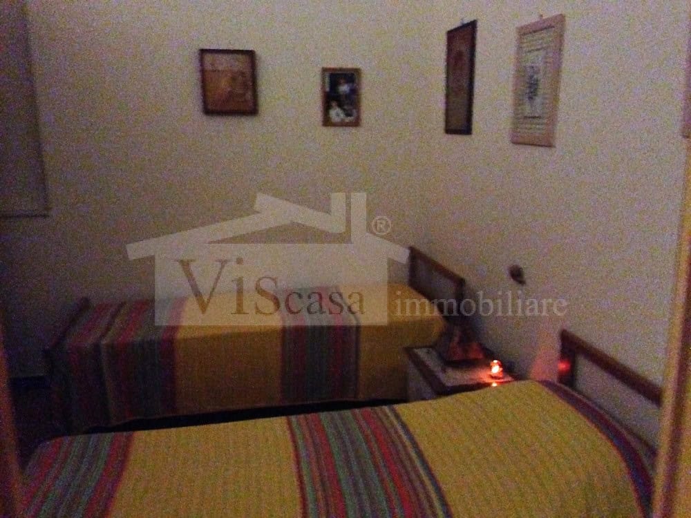 Villa a schiera su due livelli con giardino
