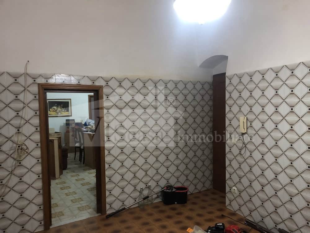 Intero stabile su tre livelli da rimodernare in centro storico