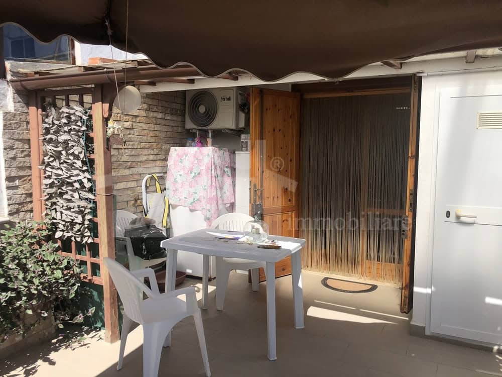 Villa a schiera su due livelli con giardino