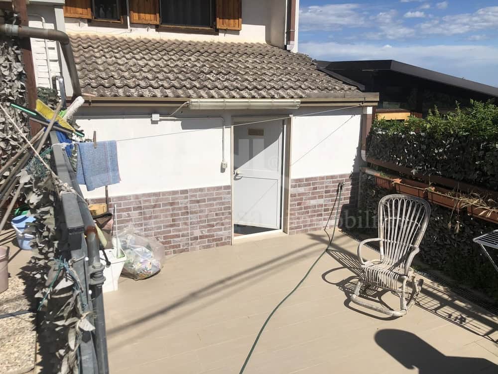 Villa a schiera su due livelli con giardino