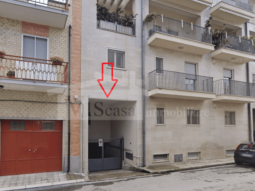 Box auto 39 mq – zona via Bari