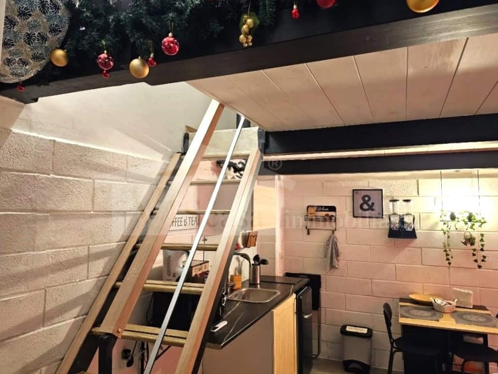 Monovano con soppalco a Madonnella, avviato b&b