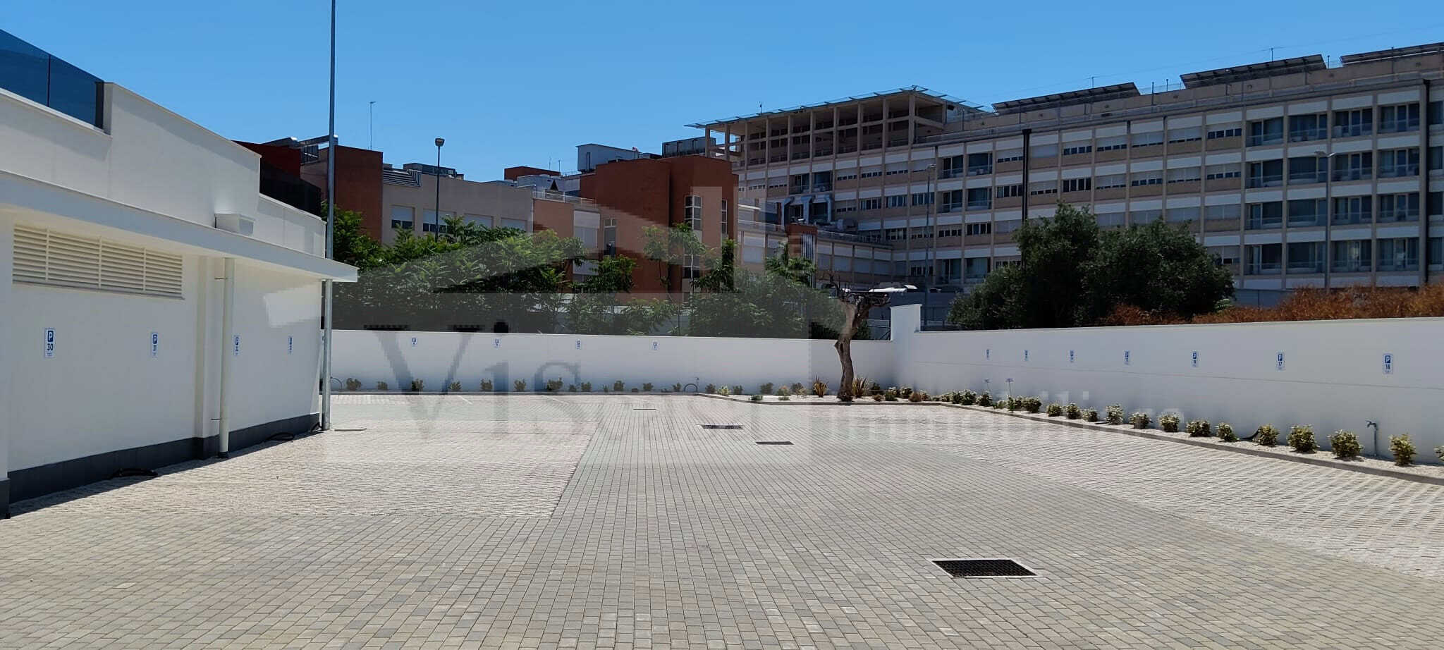Box Auto di varie metrature in Vendita a Bari (Zona Quartierino)