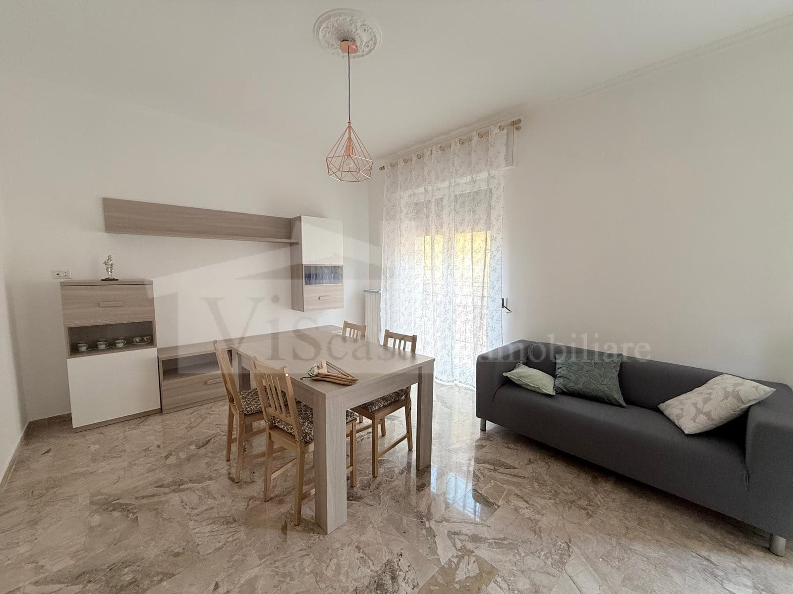Ampio appartamento 4 camere da letto per studentesse
