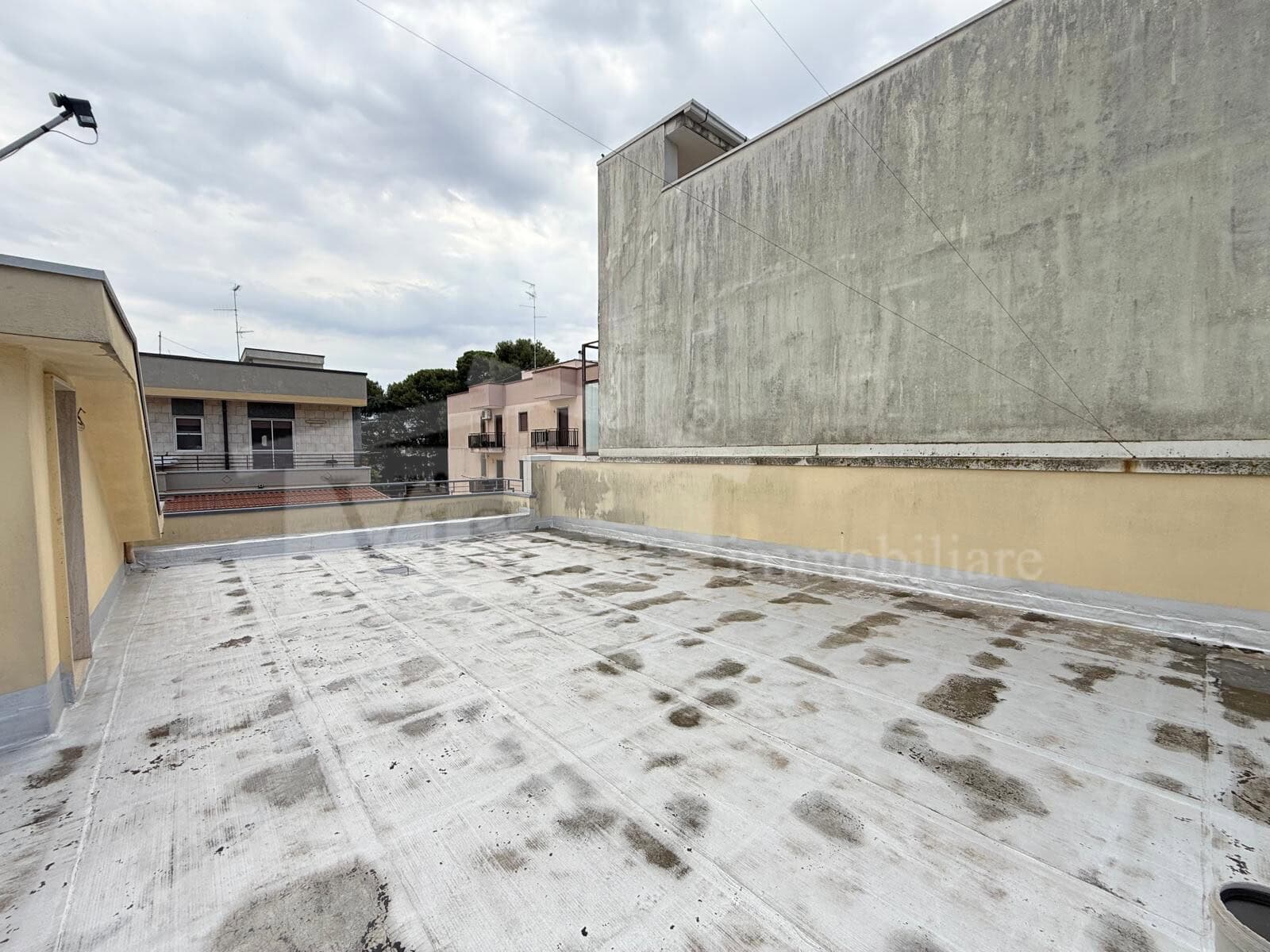 Ampio 4 vani con box in bifamiliare – in ottimo stato