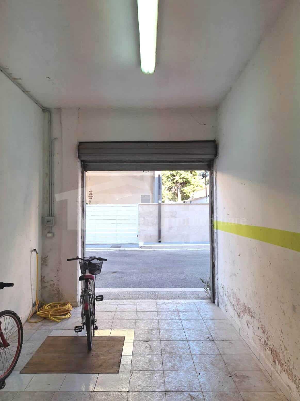 Ampio 4 vani con box in bifamiliare – in ottimo stato