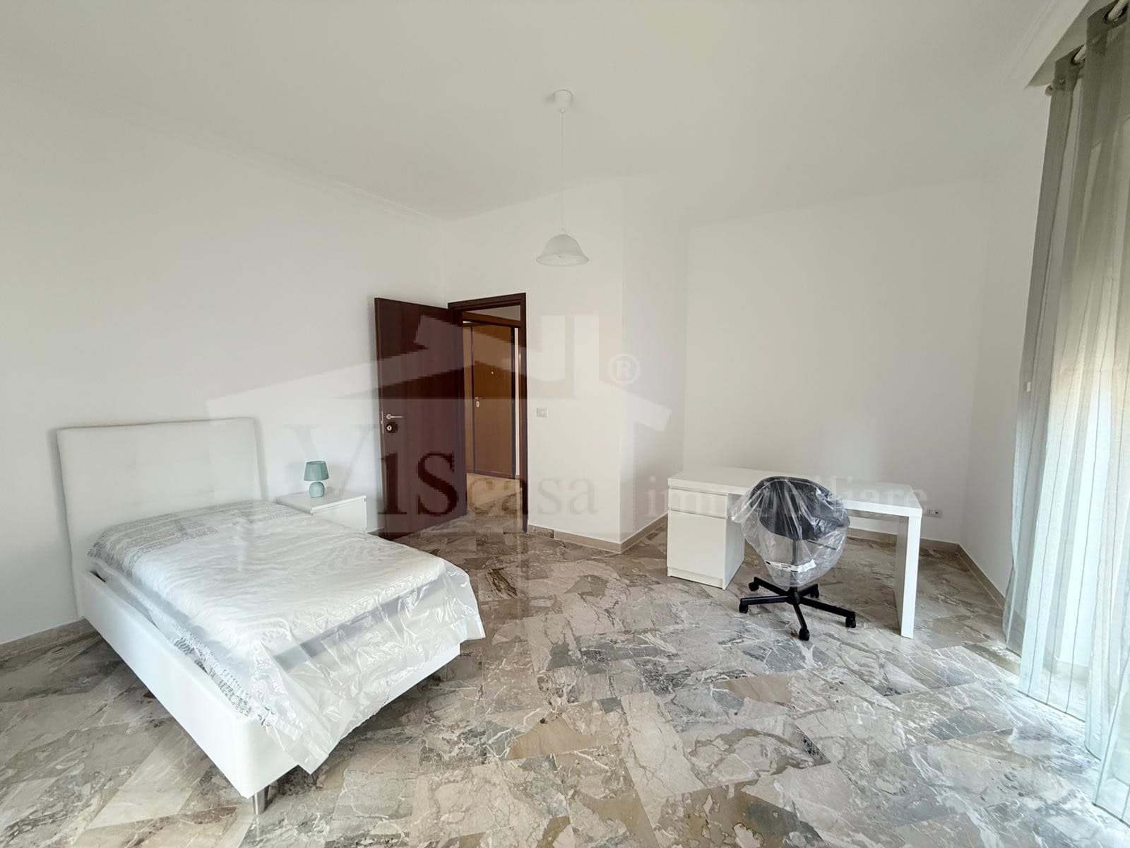 Ampio appartamento 4 camere da letto per studentesse