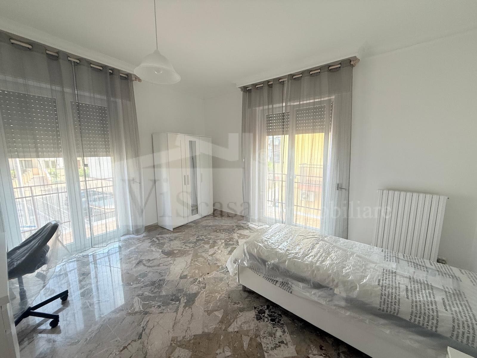 Ampio appartamento 4 camere da letto per studentesse
