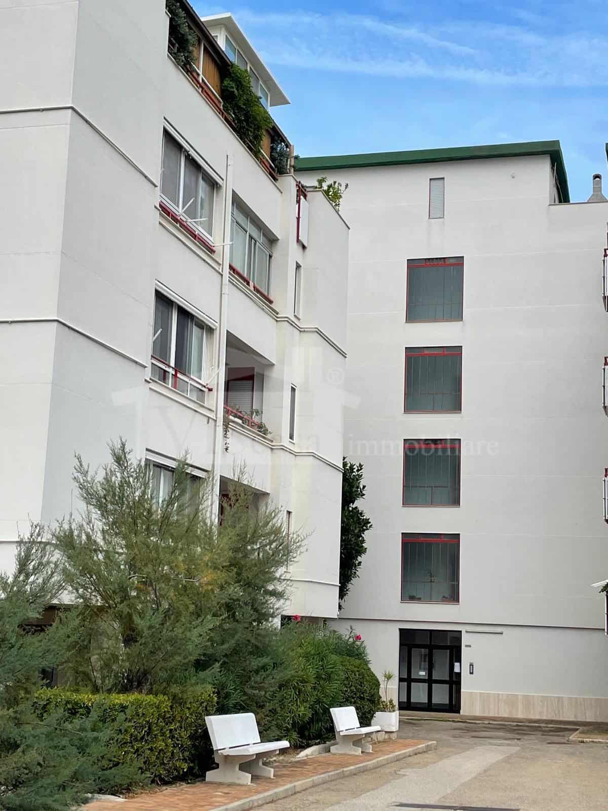 Vendita Locale Commerciale – Complesso Parco Atlantide, Torre a Mare