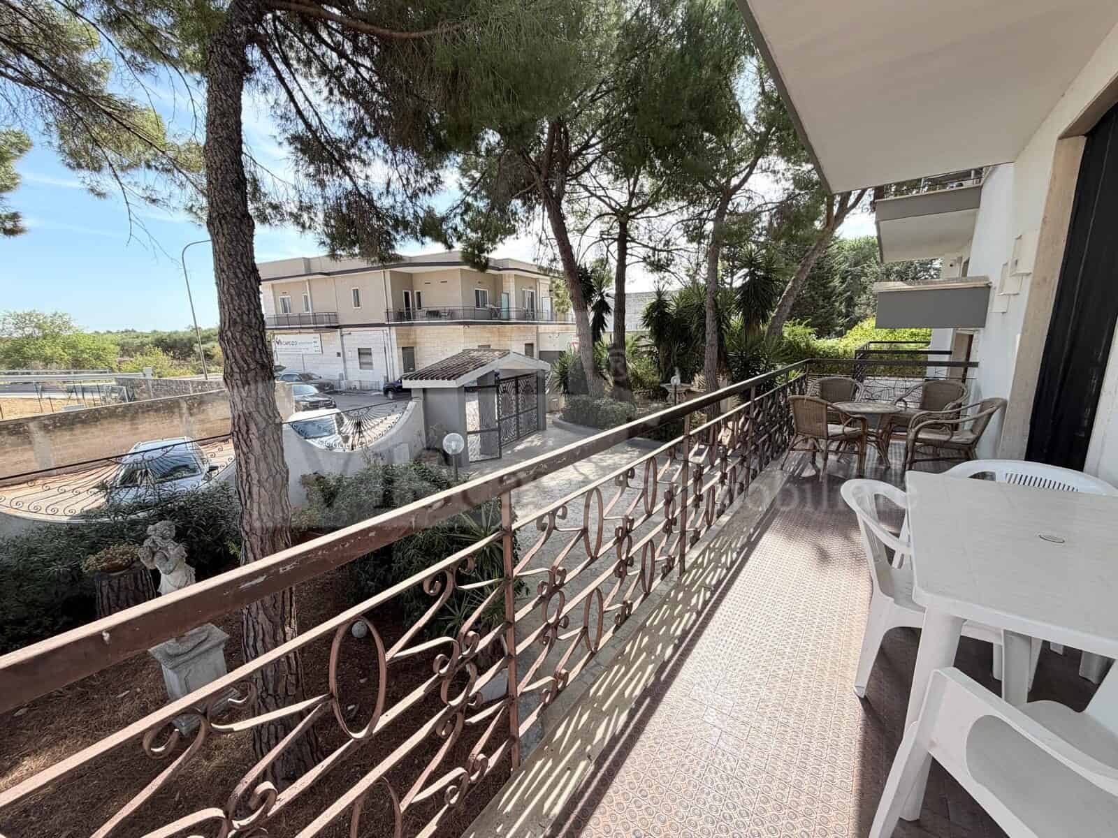 Ampio appartamento in villa bifamiliare – con box, mansarda e giardino
