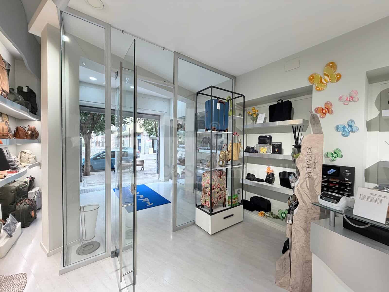 Storica attività di vendita pelletteria e accessori