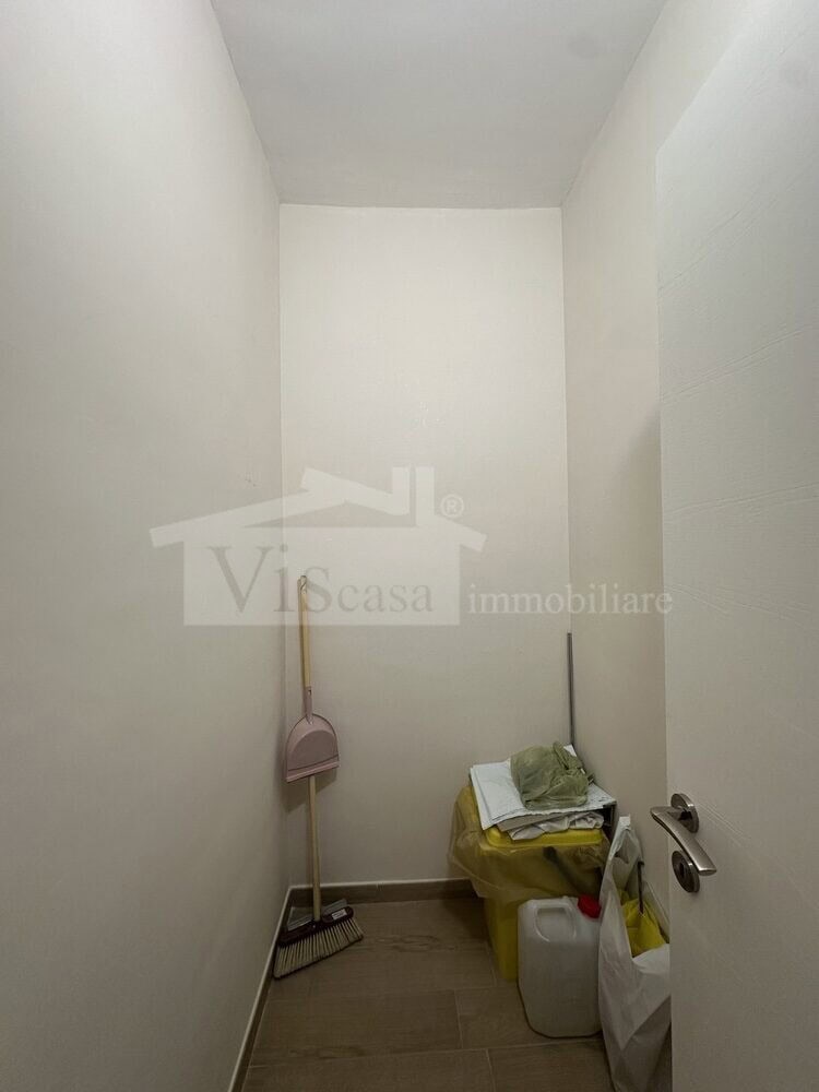 Ampio pentavani accessoriato al secondo piano con box e posto auto