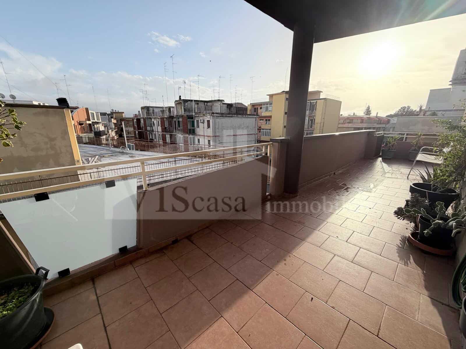 Rifinito attico con terrazzo e grandi balconi, mansarda pergolata e box auto – locato ottimo cliente