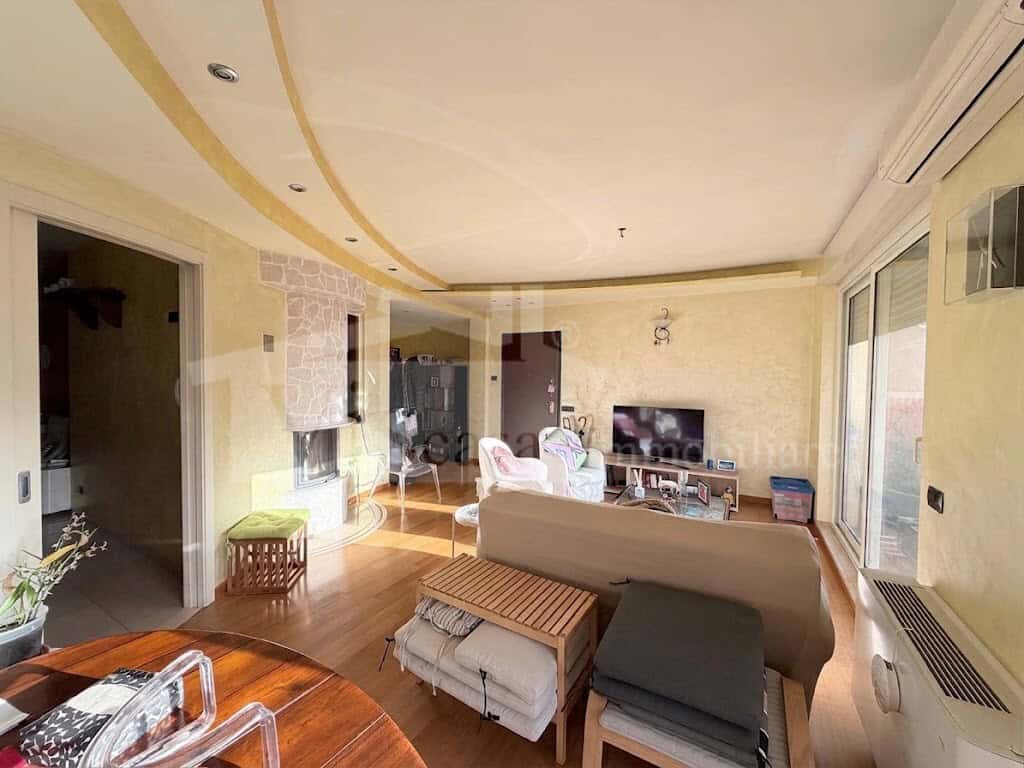 Rifinito attico con terrazzo e grandi balconi, mansarda pergolata e box auto – locato ottimo cliente