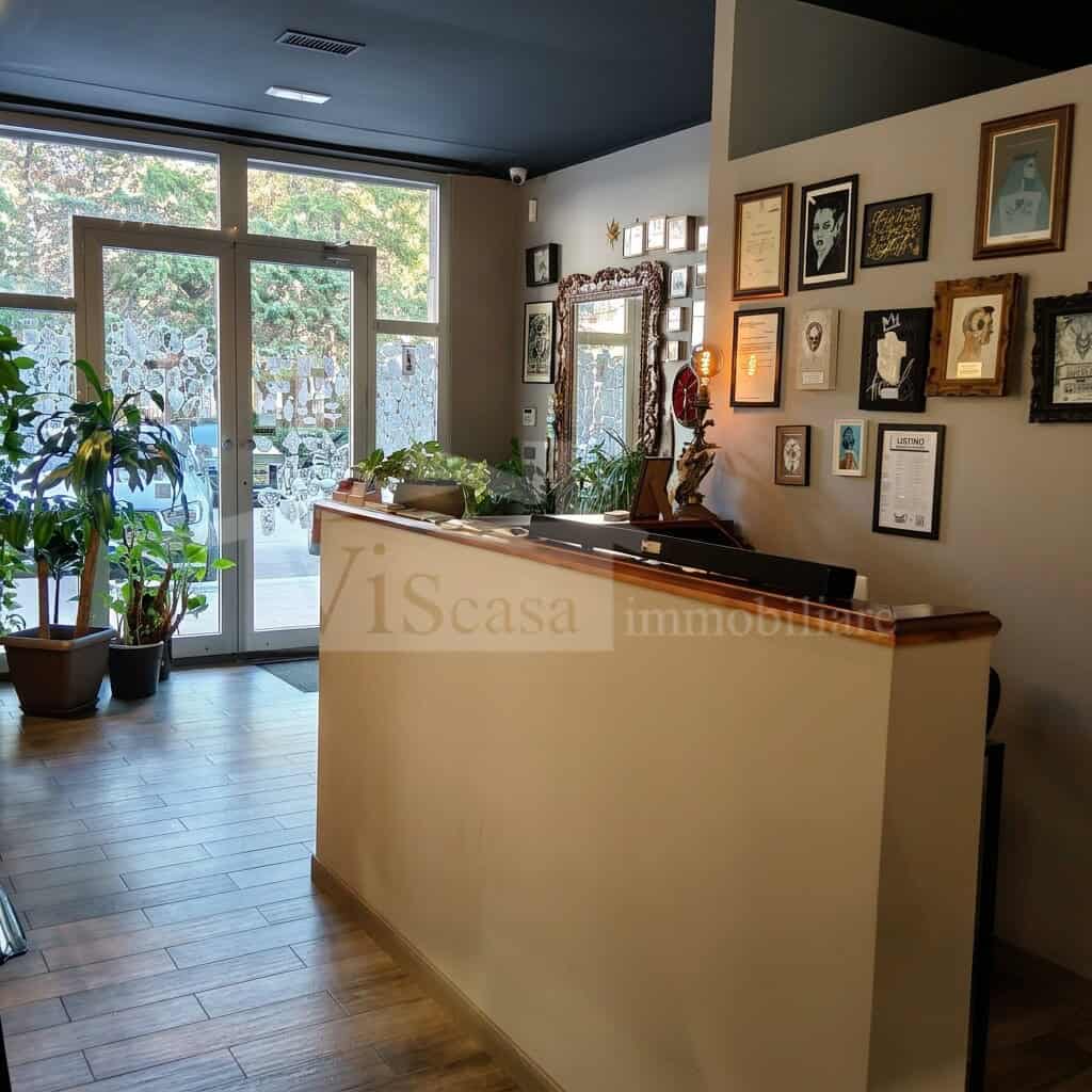Bari Poggiofranco, Vendesi Locale C/1 Ristrutturato Locato