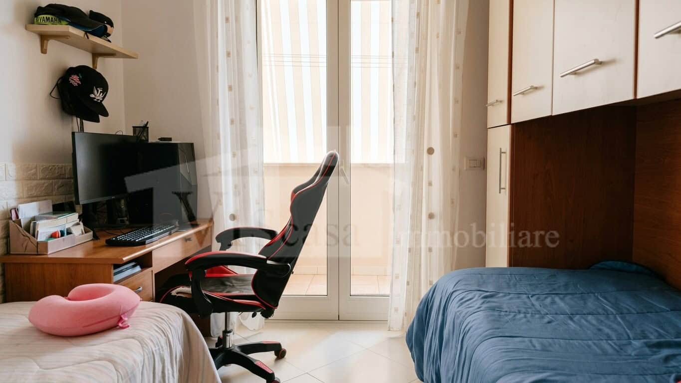 Casamassima, rifinito trivani di 72 mq con ascensore e box auto