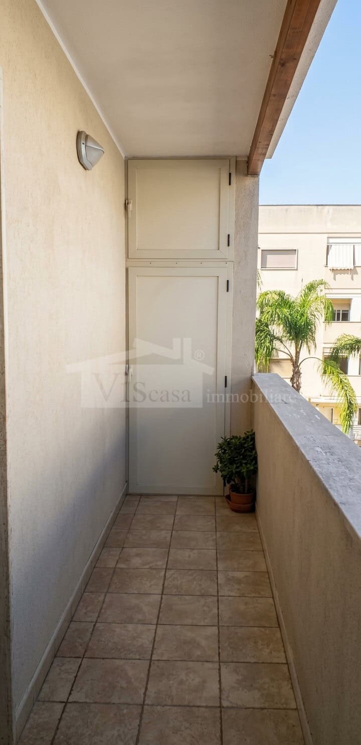 Casamassima, rifinito trivani di 72 mq con ascensore e box auto