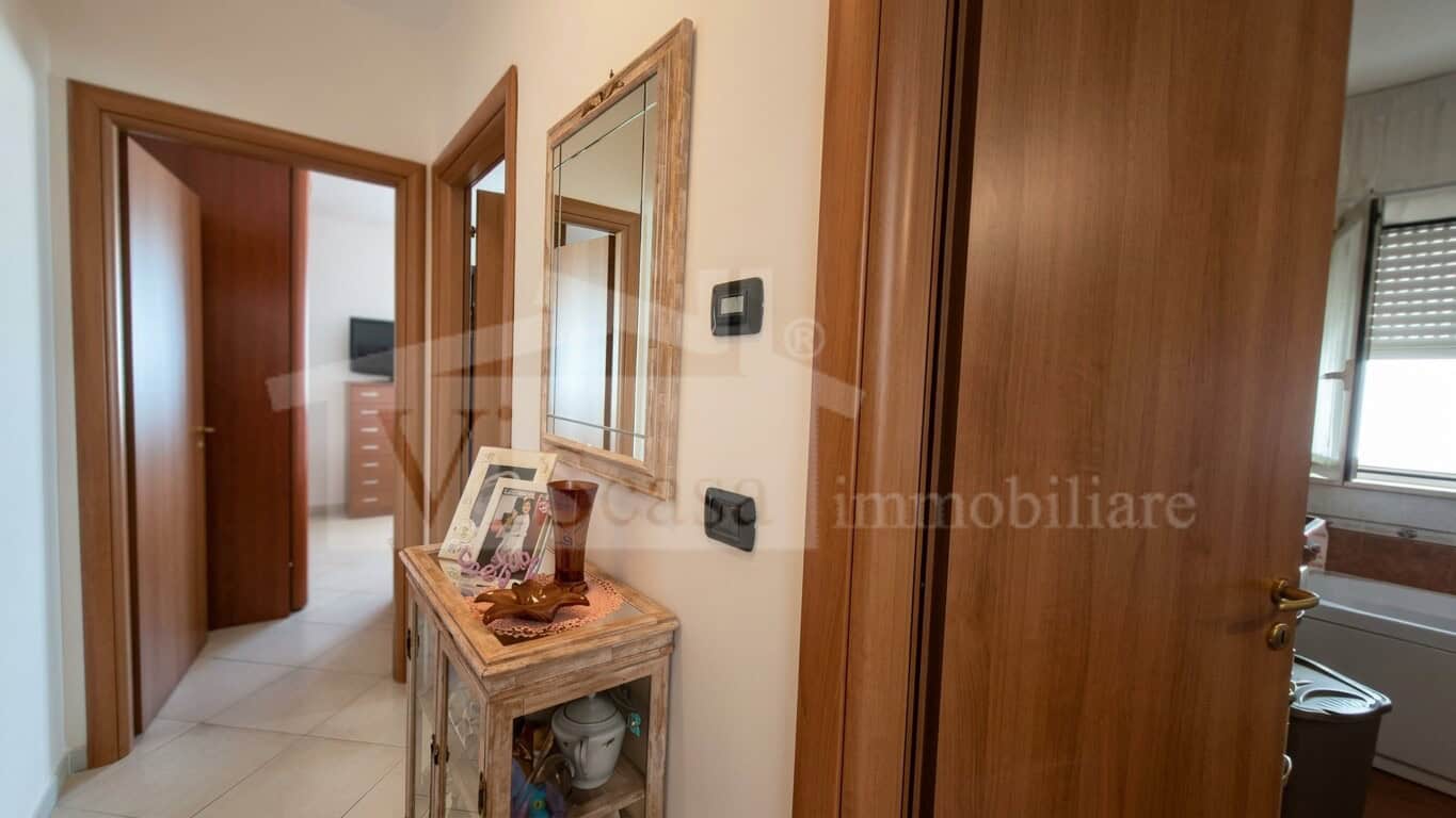 Casamassima, rifinito trivani di 72 mq con ascensore e box auto