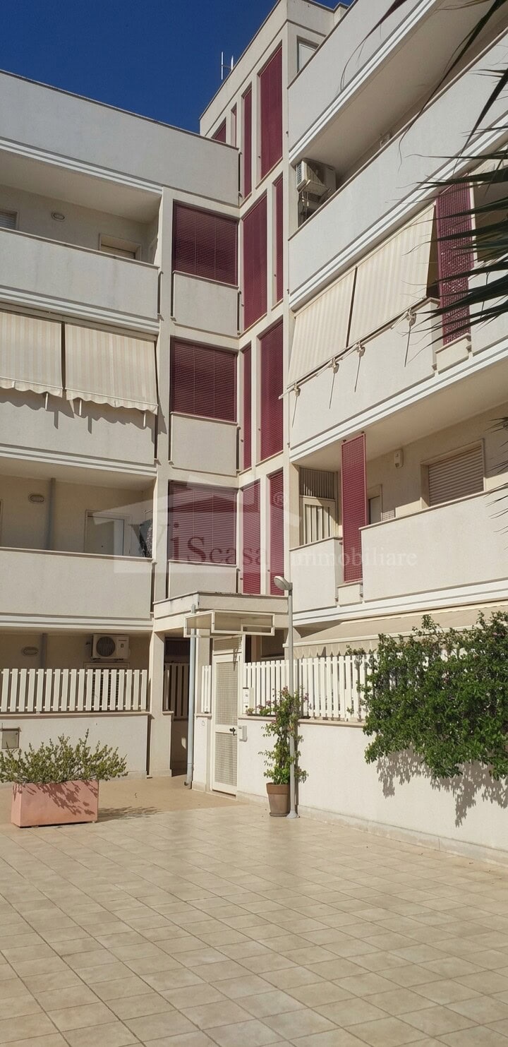 Casamassima, rifinito trivani di 72 mq con ascensore e box auto