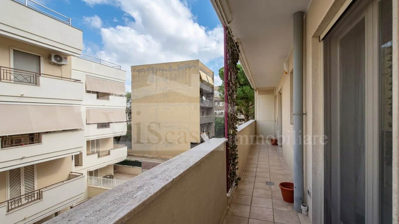Casamassima, rifinito trivani di 72 mq con ascensore e box auto