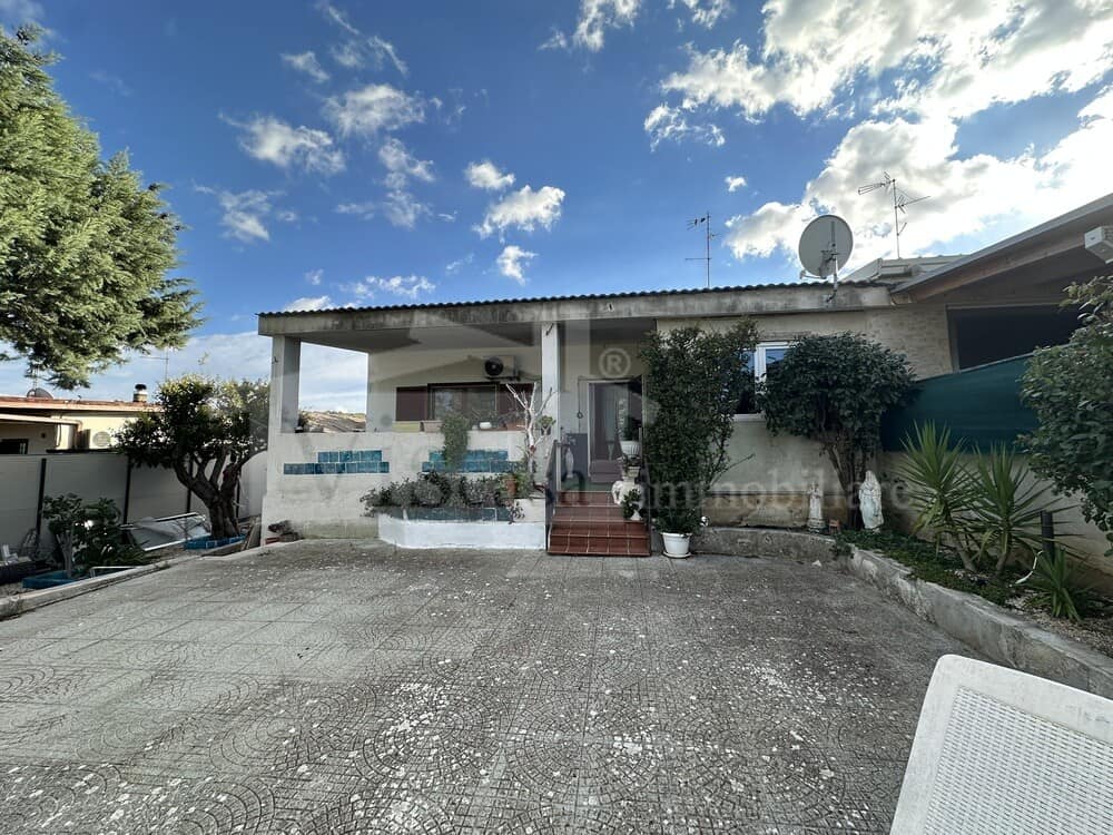 Villa angolare con giardino