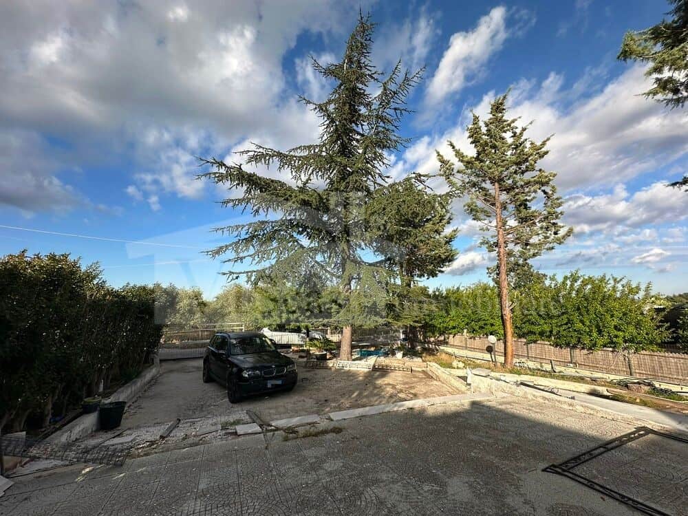 Villa angolare con giardino