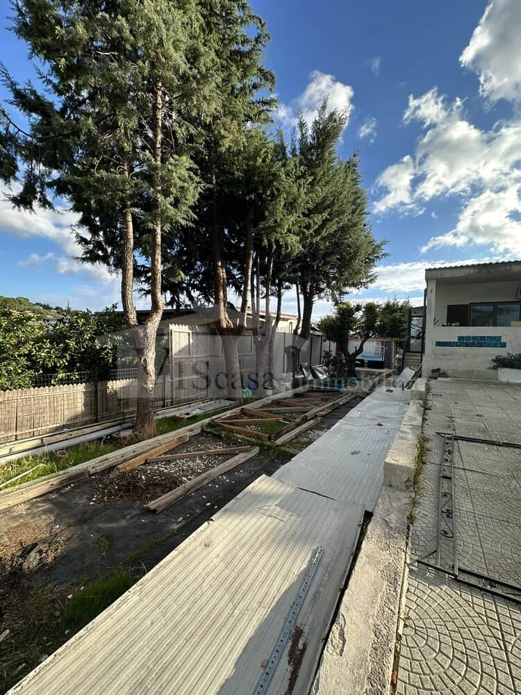 Villa angolare con giardino