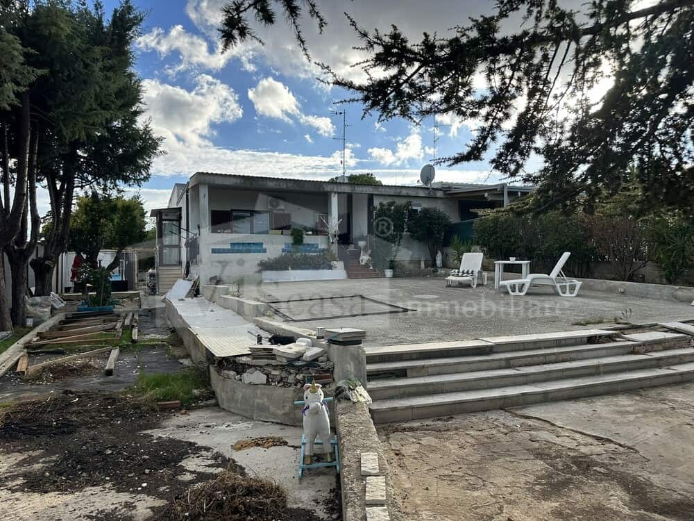 Villa angolare con giardino